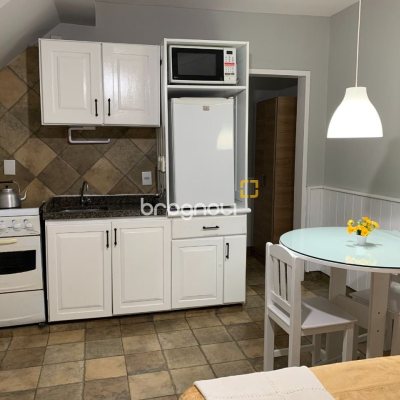 Flat com 600m², 17 quartos, 5 garagens, no bairro Canasvieiras em Florianópolis