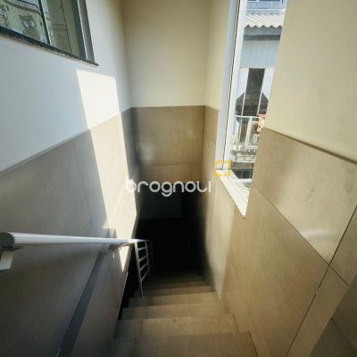 Pousada / Hotel com 261m², 7 quartos (sendo 1 suíte), 3 garagens, no bairro Tapera da Base em Florianópolis