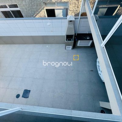 Pousada / Hotel com 261m², 7 quartos (sendo 1 suíte), 3 garagens, no bairro Tapera da Base em Florianópolis