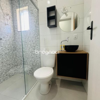 Pousada / Hotel com 261m², 7 quartos (sendo 1 suíte), 3 garagens, no bairro Tapera da Base em Florianópolis