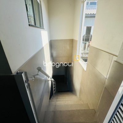 Pousada / Hotel com 261m², 7 quartos (sendo 1 suíte), 3 garagens, no bairro Tapera da Base em Florianópolis