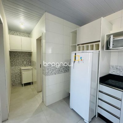 Pousada / Hotel com 261m², 7 quartos (sendo 1 suíte), 3 garagens, no bairro Tapera da Base em Florianópolis