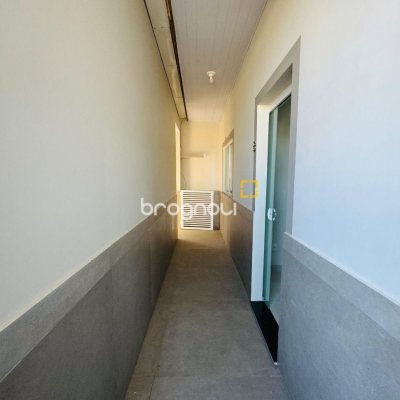 Pousada / Hotel com 261m², 7 quartos (sendo 1 suíte), 3 garagens, no bairro Tapera da Base em Florianópolis