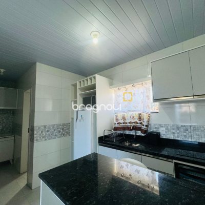 Pousada / Hotel com 261m², 7 quartos (sendo 1 suíte), 3 garagens, no bairro Tapera da Base em Florianópolis