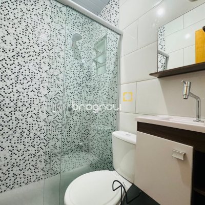 Pousada / Hotel com 261m², 7 quartos (sendo 1 suíte), 3 garagens, no bairro Tapera da Base em Florianópolis