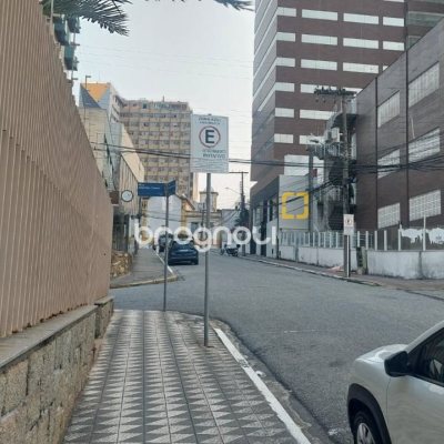 Terreno com 324m², no bairro Centro em Florianópolis