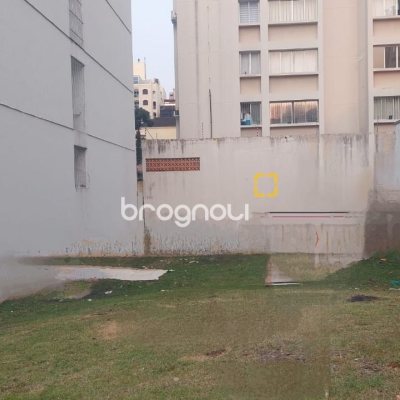 Terreno com 324m², no bairro Centro em Florianópolis