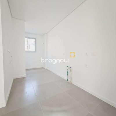 Casa de Condomínio com 78m², 2 quartos (sendo 2 suítes), 2 garagens, no bairro Morro das Pedras em Florianópolis