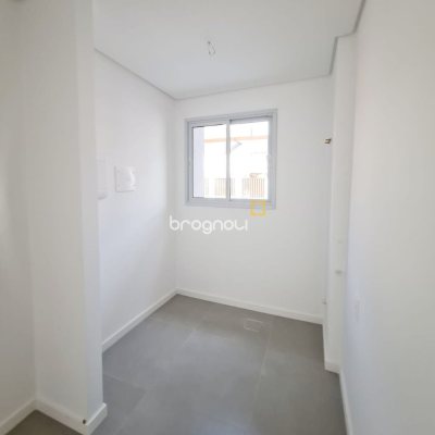 Casa de Condomínio com 78m², 2 quartos (sendo 2 suítes), 2 garagens, no bairro Morro das Pedras em Florianópolis