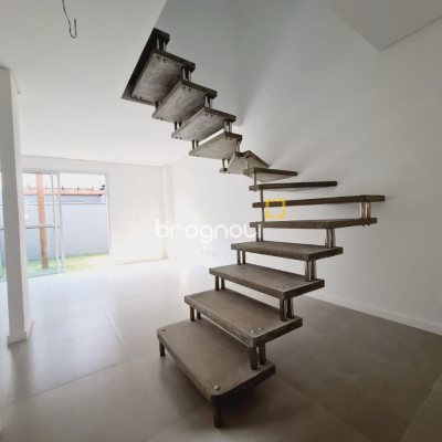 Casa de Condomínio com 78m², 2 quartos (sendo 2 suítes), 2 garagens, no bairro Morro das Pedras em Florianópolis