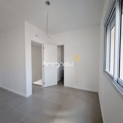 Casa de Condomínio com 78m², 2 quartos (sendo 2 suítes), 2 garagens, no bairro Morro das Pedras em Florianópolis