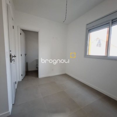 Casa de Condomínio com 78m², 2 quartos (sendo 2 suítes), 2 garagens, no bairro Morro das Pedras em Florianópolis