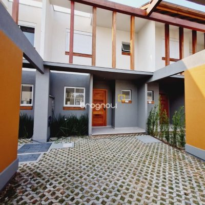 Casa de Condomínio com 78m², 2 quartos (sendo 2 suítes), 2 garagens, no bairro Morro das Pedras em Florianópolis