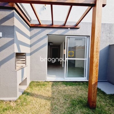 Casa de Condomínio com 78m², 2 quartos (sendo 2 suítes), 2 garagens, no bairro Morro das Pedras em Florianópolis