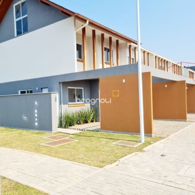 Casa de Condomínio com 78m², 2 quartos (sendo 2 suítes), 2 garagens, no bairro Morro das Pedras em Florianópolis