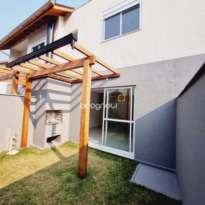 Casa de Condomínio com 78m², 2 quartos (sendo 2 suítes), 2 garagens, no bairro Morro das Pedras em Florianópolis