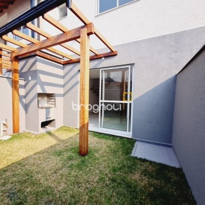 Casa de Condomínio com 78m², 2 quartos (sendo 2 suítes), 2 garagens, no bairro Morro das Pedras em Florianópolis