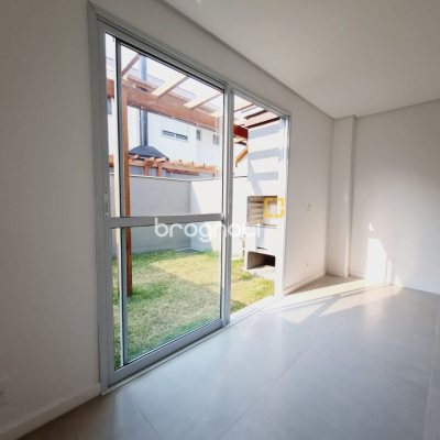 Casa de Condomínio com 78m², 2 quartos (sendo 2 suítes), 2 garagens, no bairro Morro das Pedras em Florianópolis