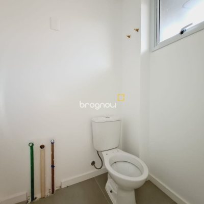 Casa de Condomínio com 78m², 2 quartos (sendo 2 suítes), 2 garagens, no bairro Morro das Pedras em Florianópolis