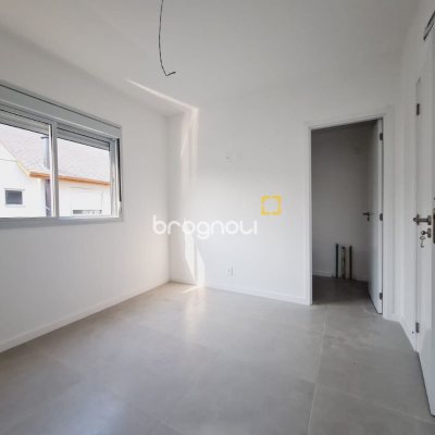 Casa de Condomínio com 78m², 2 quartos (sendo 2 suítes), 2 garagens, no bairro Morro das Pedras em Florianópolis