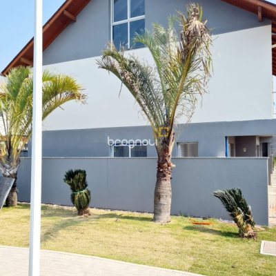 Casa de Condomínio com 78m², 2 quartos (sendo 2 suítes), 2 garagens, no bairro Morro das Pedras em Florianópolis