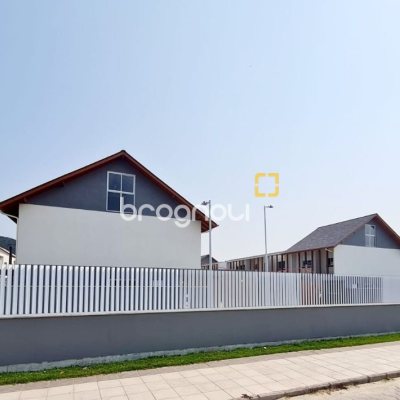 Casa de Condomínio com 78m², 2 quartos (sendo 2 suítes), 2 garagens, no bairro Morro das Pedras em Florianópolis