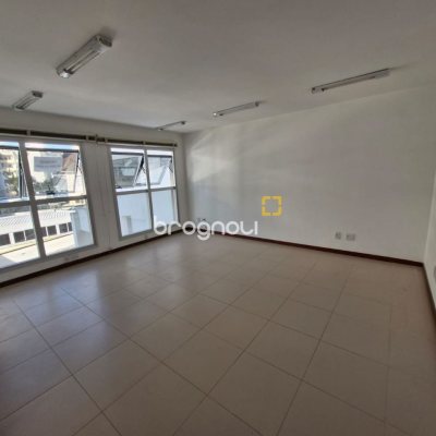 Sala com 31m², 1 garagem, no bairro Centro em Florianópolis