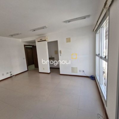 Sala com 31m², 1 garagem, no bairro Centro em Florianópolis