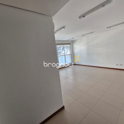 Sala com 31m², 1 garagem, no bairro Centro em Florianópolis