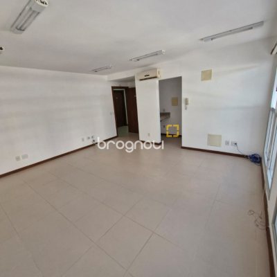 Sala com 31m², 1 garagem, no bairro Centro em Florianópolis