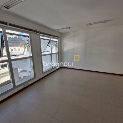 Sala com 31m², 1 garagem, no bairro Centro em Florianópolis