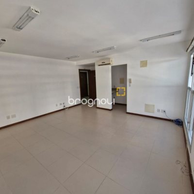 Sala com 31m², 1 garagem, no bairro Centro em Florianópolis