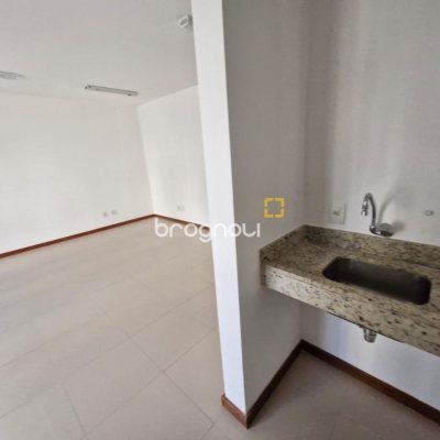 Sala com 31m², 1 garagem, no bairro Centro em Florianópolis
