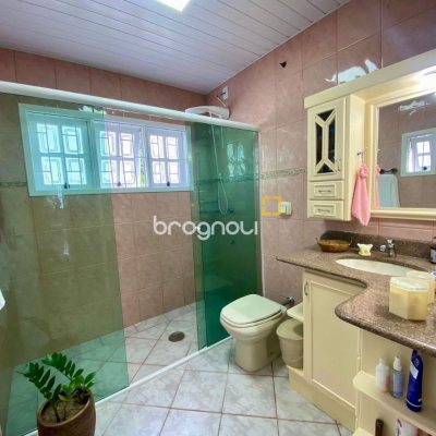 Casa com 160m², 4 quartos (sendo 1 suíte), 5 garagens, no bairro Ingleses em Florianópolis