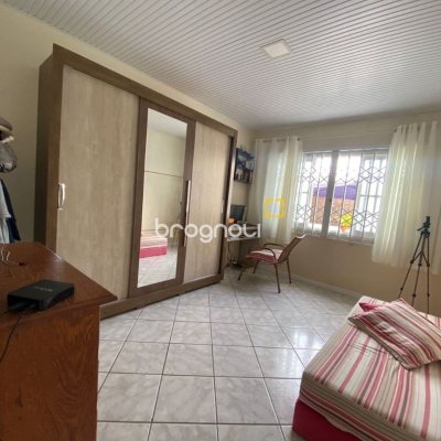 Casa com 160m², 4 quartos (sendo 1 suíte), 5 garagens, no bairro Ingleses em Florianópolis