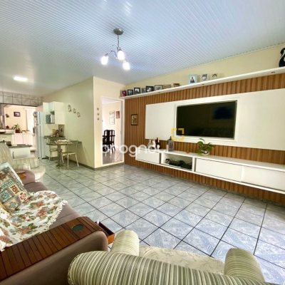 Casa com 160m², 4 quartos (sendo 1 suíte), 5 garagens, no bairro Ingleses em Florianópolis