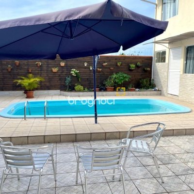 Casa com 160m², 4 quartos (sendo 1 suíte), 5 garagens, no bairro Ingleses em Florianópolis