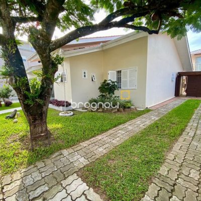 Casa com 160m², 4 quartos (sendo 1 suíte), 5 garagens, no bairro Ingleses em Florianópolis