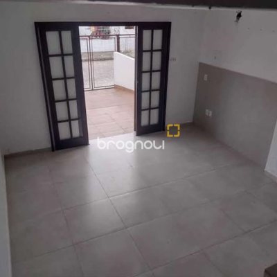 Casa com 600m², 10 quartos, 6 garagens, no bairro Ingleses em Florianópolis