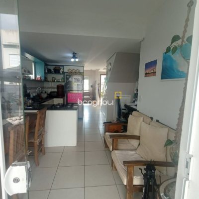 Casa com 95m², 2 garagens, no bairro Ingleses do Rio Vermelho em Florianópolis
