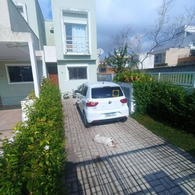Casa com 95m², 2 garagens, no bairro Ingleses do Rio Vermelho em Florianópolis