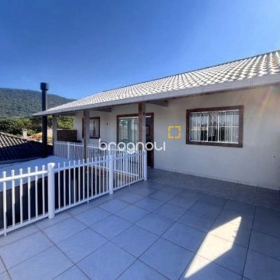 Casa com 420m², 3 quartos (sendo 3 suítes), 2 garagens, no bairro Rio Vermelho em Florianópolis