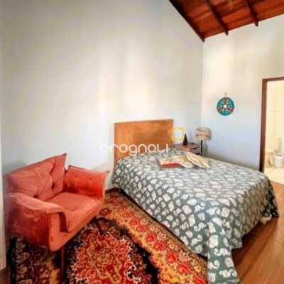 Casa com 420m², 3 quartos (sendo 3 suítes), 2 garagens, no bairro Rio Vermelho em Florianópolis