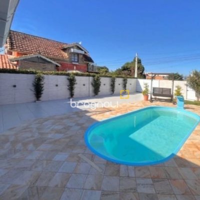 Casa com 420m², 3 quartos (sendo 3 suítes), 2 garagens, no bairro Rio Vermelho em Florianópolis