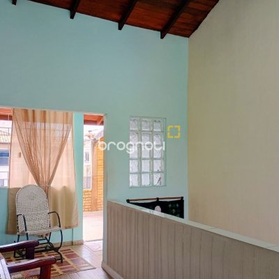 Casa com 420m², 3 quartos (sendo 3 suítes), 2 garagens, no bairro Rio Vermelho em Florianópolis