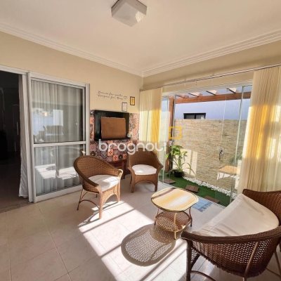 Casa com 140m², 4 quartos (sendo 1 suíte), 2 garagens, no bairro Pedra Branca em Palhoça