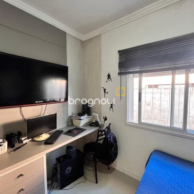 Casa com 140m², 4 quartos (sendo 1 suíte), 2 garagens, no bairro Pedra Branca em Palhoça