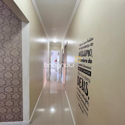 Casa com 140m², 4 quartos (sendo 1 suíte), 2 garagens, no bairro Pedra Branca em Palhoça