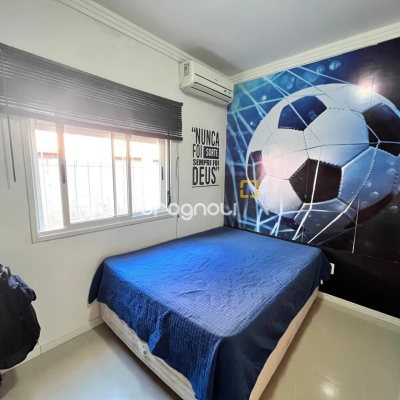 Casa com 140m², 4 quartos (sendo 1 suíte), 2 garagens, no bairro Pedra Branca em Palhoça