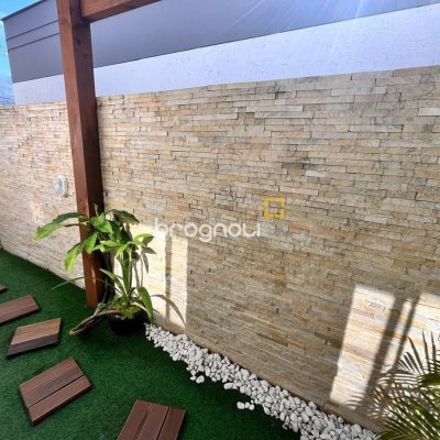 Casa com 140m², 4 quartos (sendo 1 suíte), 2 garagens, no bairro Pedra Branca em Palhoça